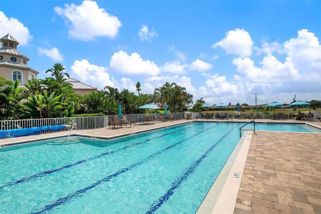 Pelican Pointe Golf & Country Club pool