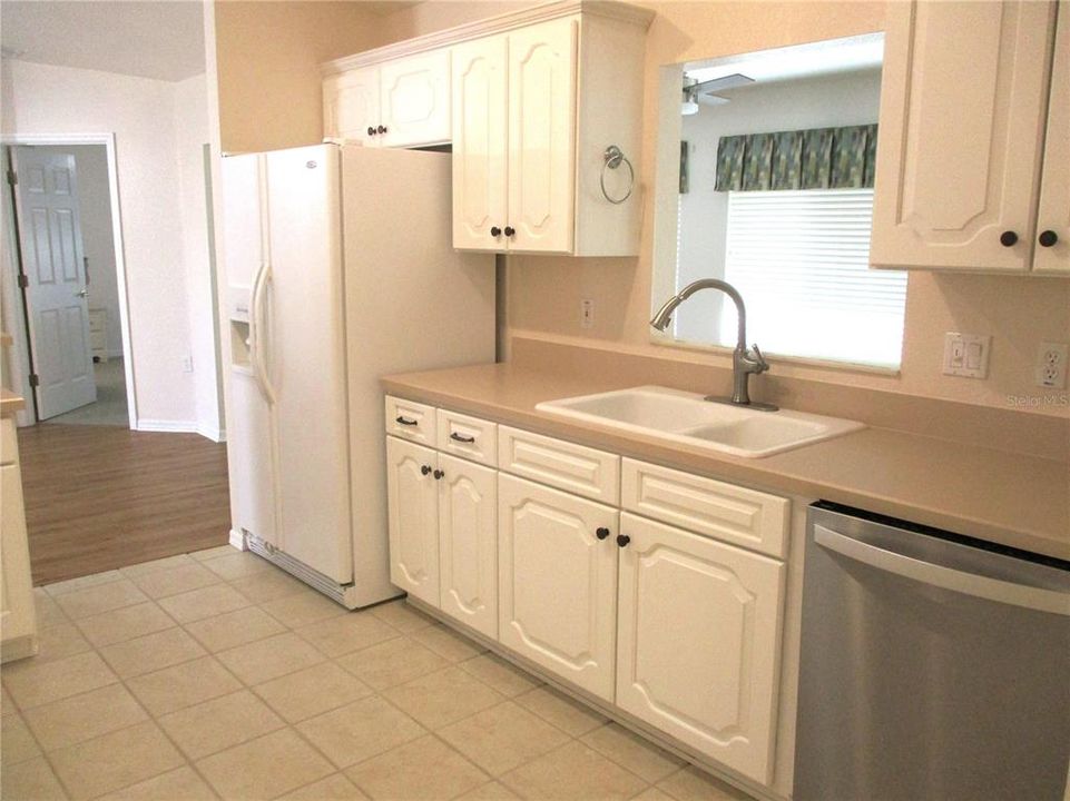 For Sale: $229,000 (2 beds, 2 baths, 1582 Square Feet)