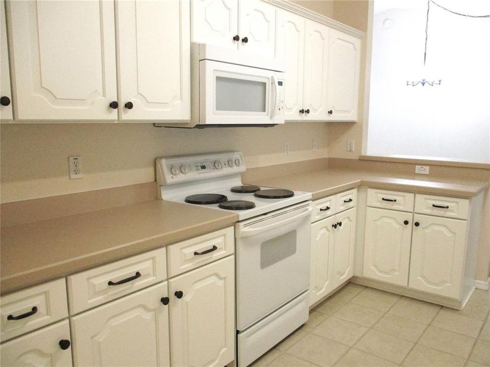 For Sale: $229,000 (2 beds, 2 baths, 1582 Square Feet)