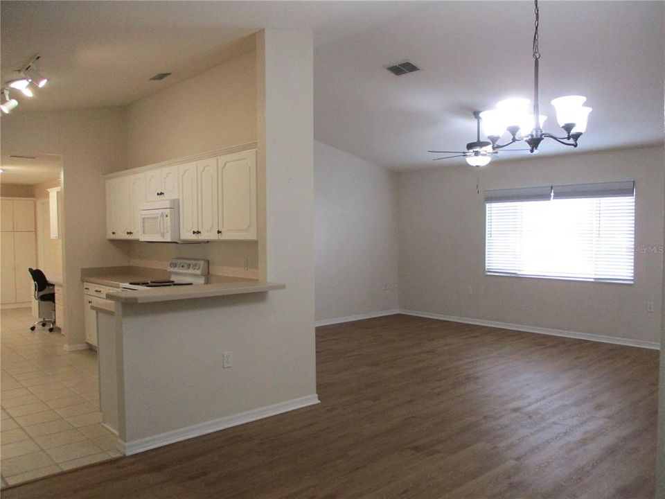 For Sale: $229,000 (2 beds, 2 baths, 1582 Square Feet)