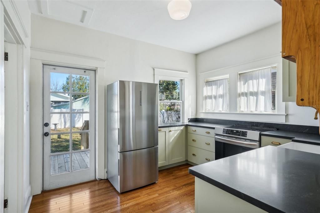 For Sale: $385,000 (3 beds, 1 baths, 960 Square Feet)