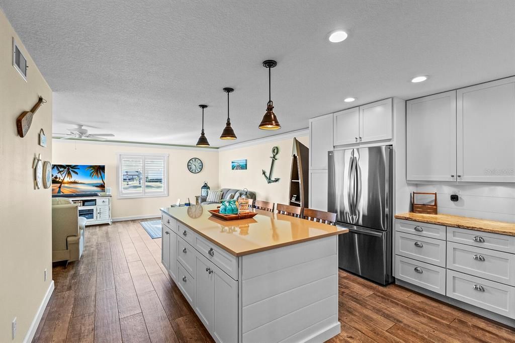 Spacious Center Island Kitchen