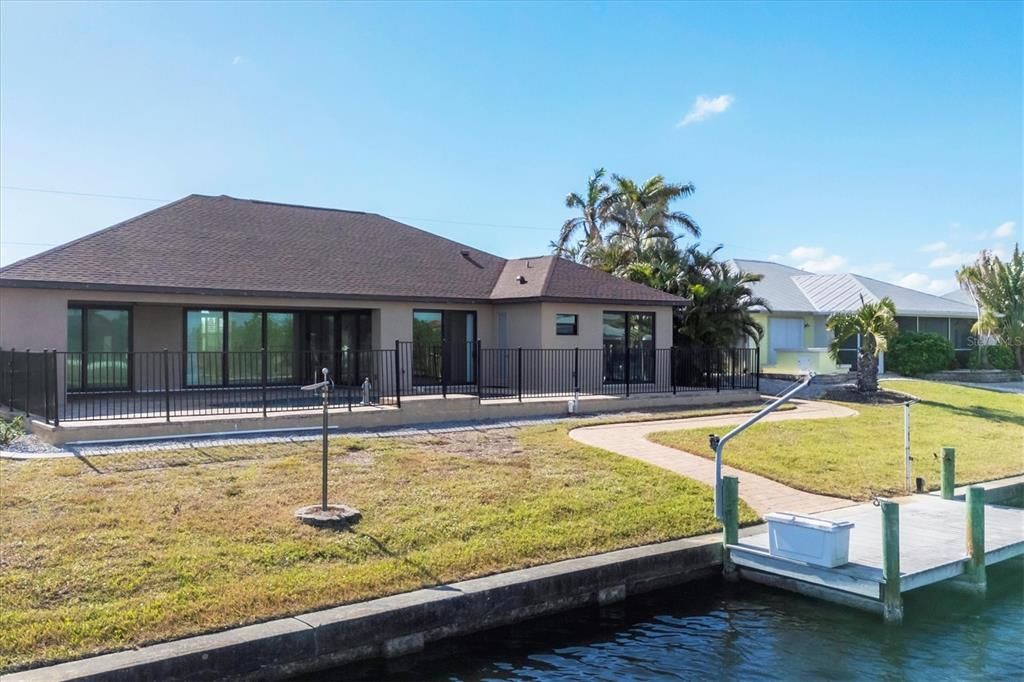 80 feet of Seawall with Sailboat Access