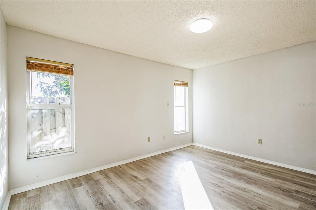 For Sale: $239,900 (2 beds, 2 baths, 1186 Square Feet)