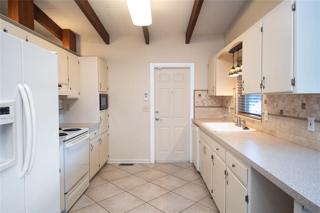 For Sale: $249,000 (2 beds, 2 baths, 1255 Square Feet)