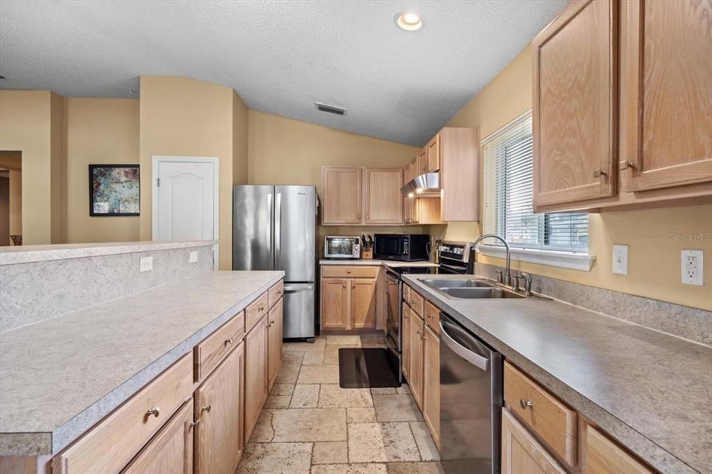 For Sale: $299,900 (3 beds, 2 baths, 1690 Square Feet)