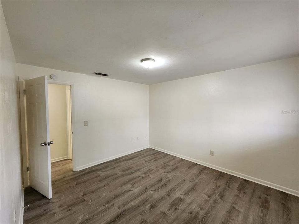 For Rent: $1,000 (2 beds, 1 baths, 992 Square Feet)