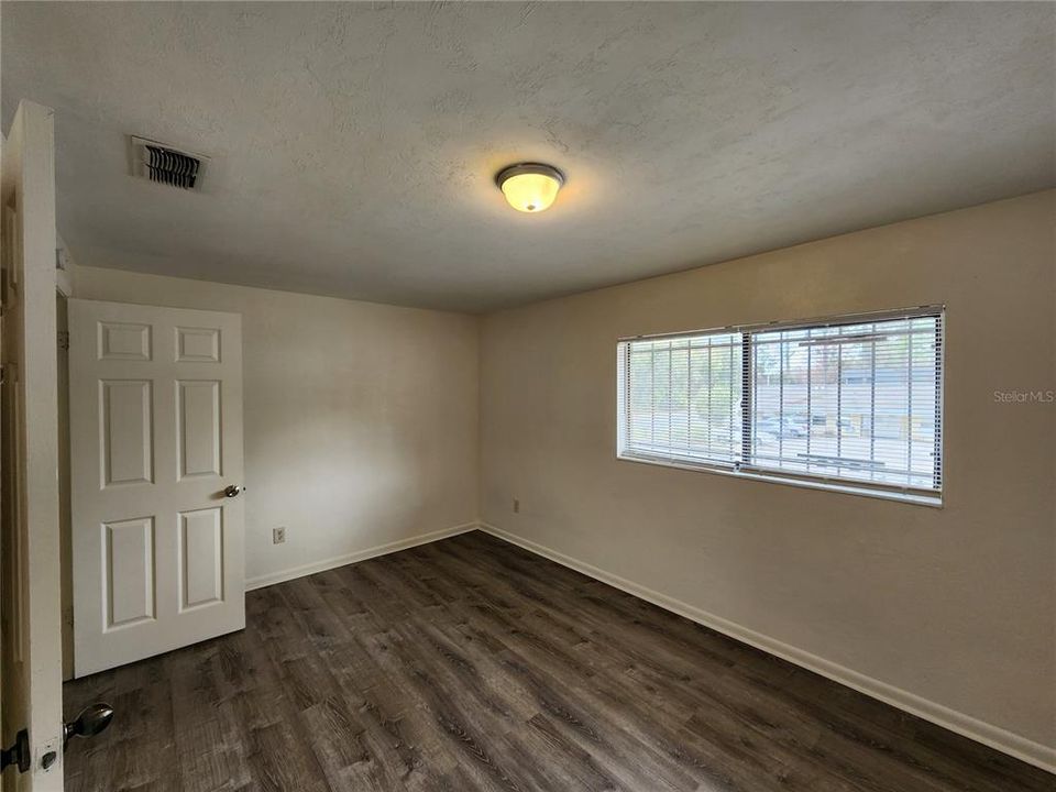 For Rent: $1,000 (2 beds, 1 baths, 992 Square Feet)