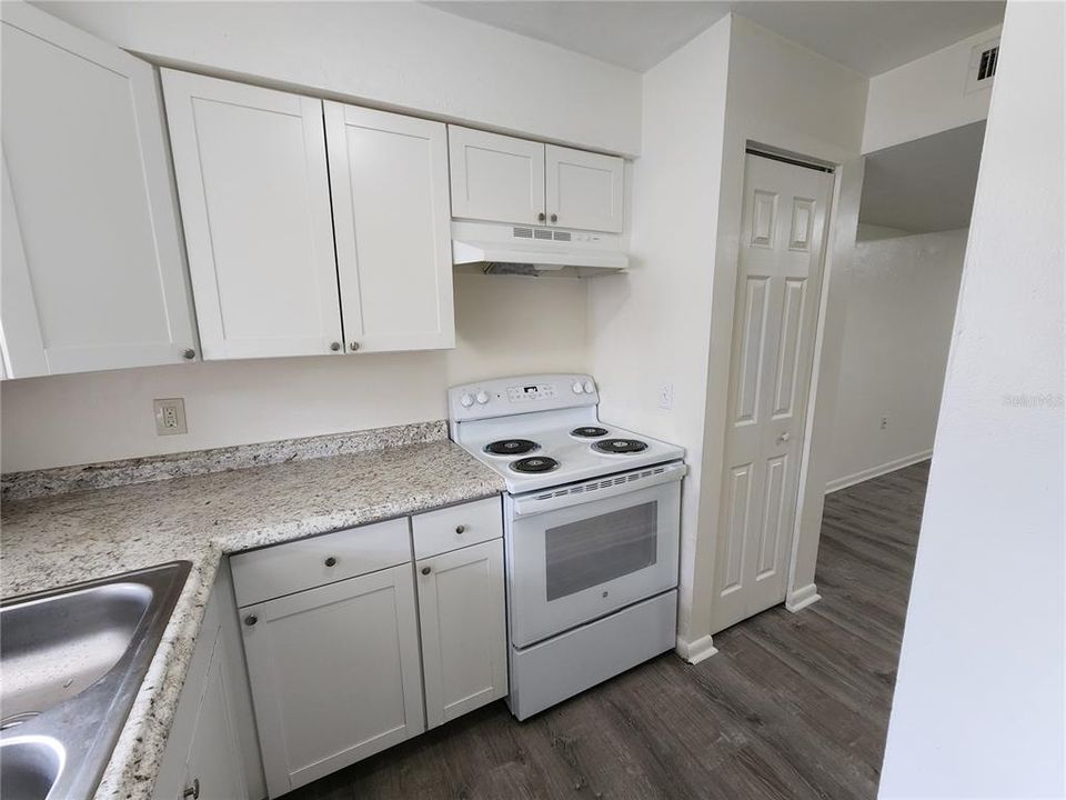 For Rent: $1,000 (2 beds, 1 baths, 992 Square Feet)