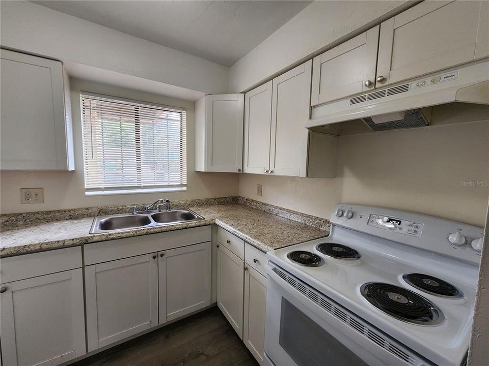 For Rent: $1,000 (2 beds, 1 baths, 992 Square Feet)