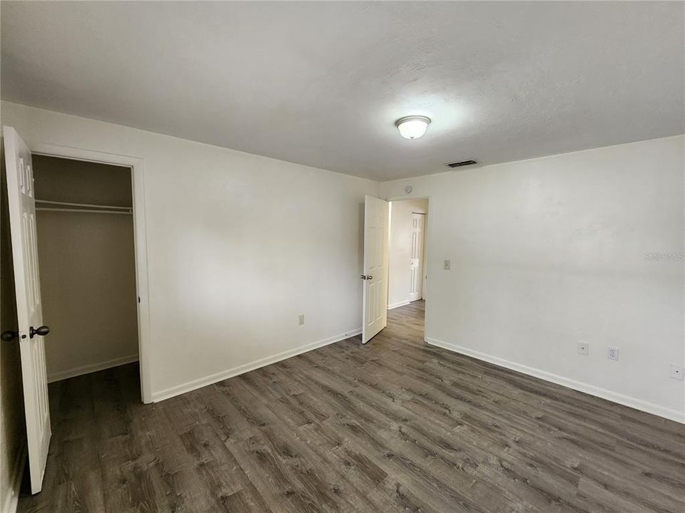 For Rent: $1,000 (2 beds, 1 baths, 992 Square Feet)