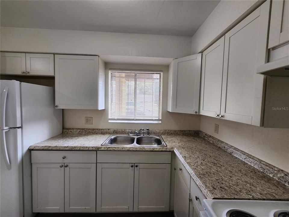 For Rent: $1,000 (2 beds, 1 baths, 992 Square Feet)