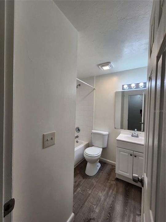 For Rent: $1,000 (2 beds, 1 baths, 992 Square Feet)