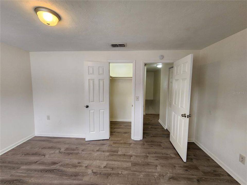 For Rent: $1,000 (2 beds, 1 baths, 992 Square Feet)