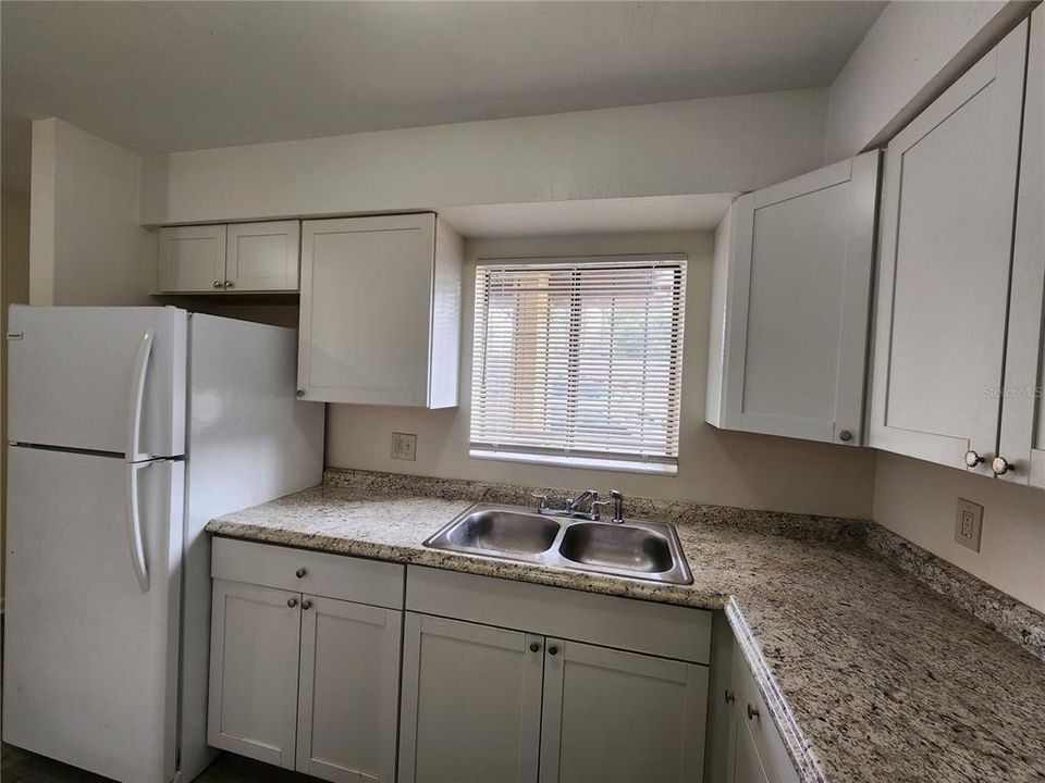 For Rent: $1,000 (2 beds, 1 baths, 992 Square Feet)