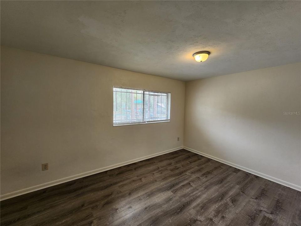 For Rent: $1,000 (2 beds, 1 baths, 992 Square Feet)