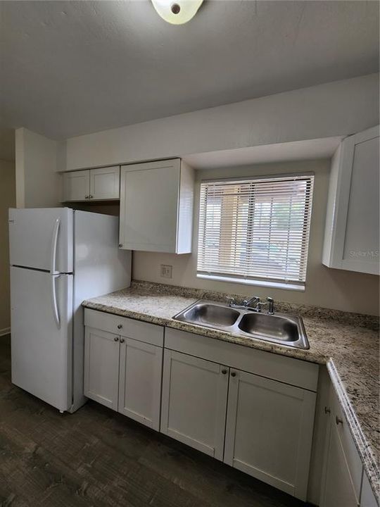 For Rent: $1,000 (2 beds, 1 baths, 992 Square Feet)