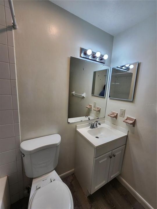 For Rent: $1,000 (2 beds, 1 baths, 992 Square Feet)