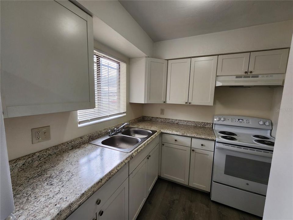 For Rent: $1,000 (2 beds, 1 baths, 992 Square Feet)