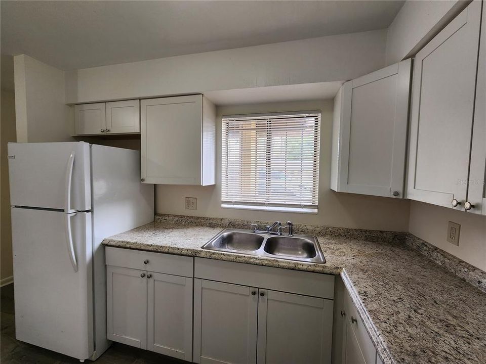 For Rent: $1,000 (2 beds, 1 baths, 992 Square Feet)