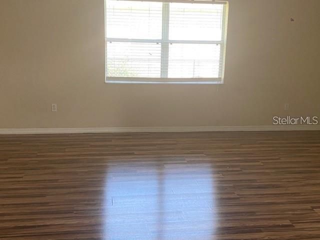 For Rent: $1,900 (3 beds, 2 baths, 1957 Square Feet)