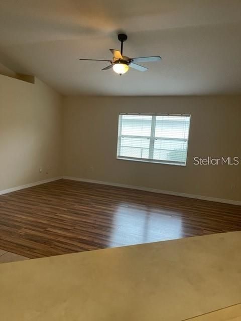 For Rent: $1,900 (3 beds, 2 baths, 1957 Square Feet)