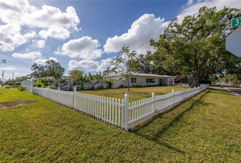 For Sale: $699,000 (3 beds, 2 baths, 1679 Square Feet)