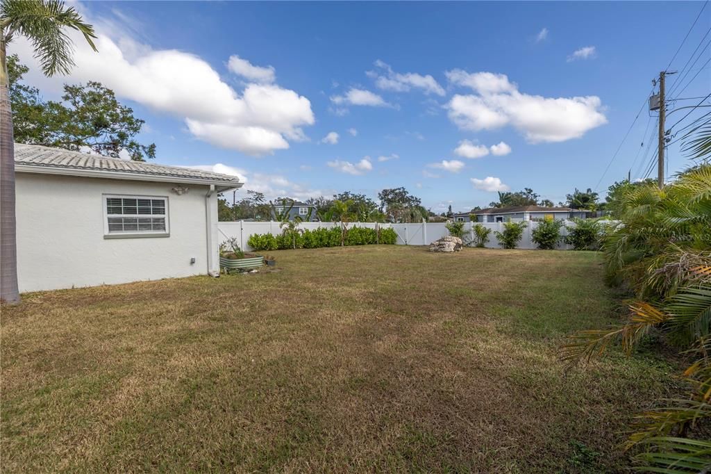 For Sale: $699,000 (3 beds, 2 baths, 1679 Square Feet)