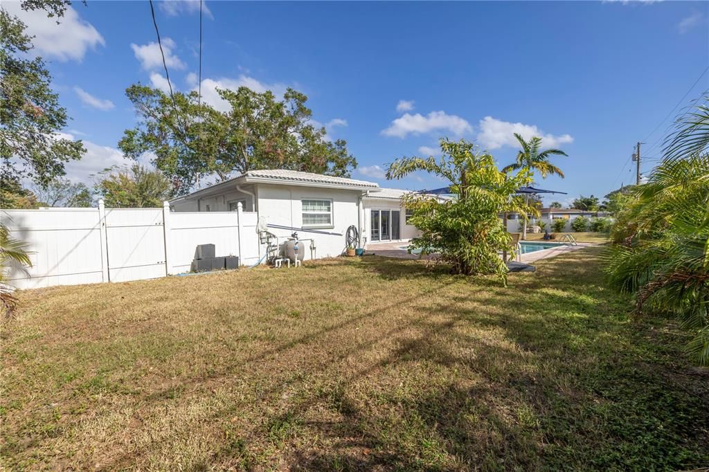 For Sale: $699,000 (3 beds, 2 baths, 1679 Square Feet)