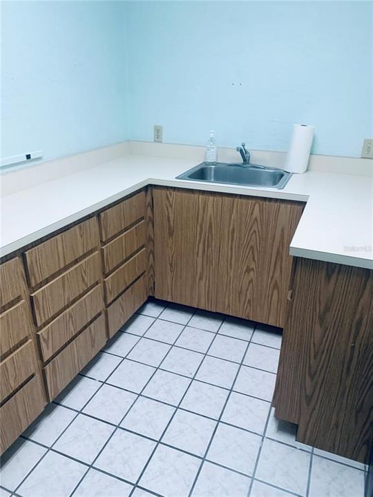 KITCHEN / BREAK AREA