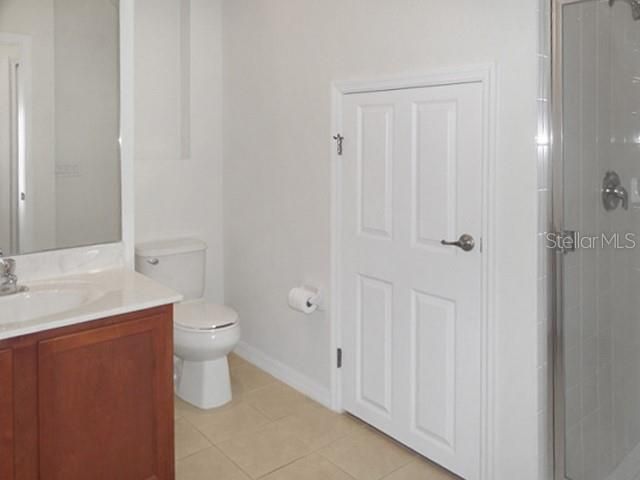 Bathroom 3 (1st Floor)