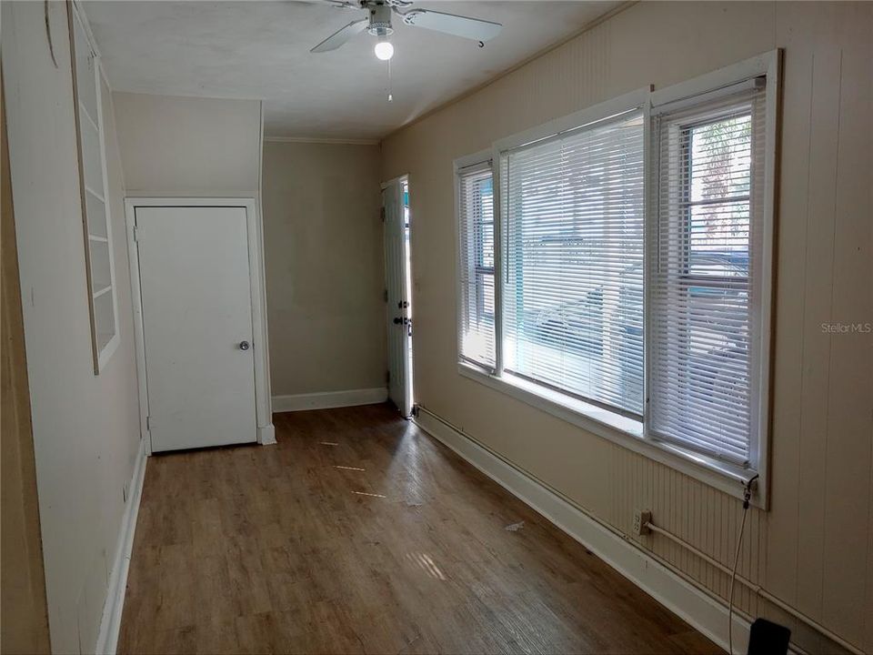 For Rent: $1,050 (1 beds, 1 baths, 500 Square Feet)