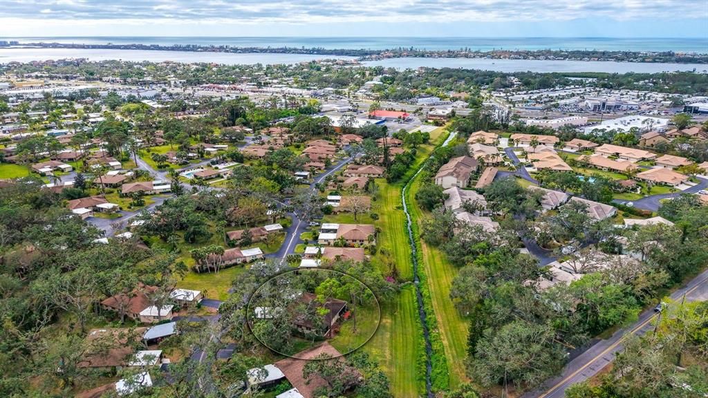 Aerial View Showing the proximity to Siesta Key!