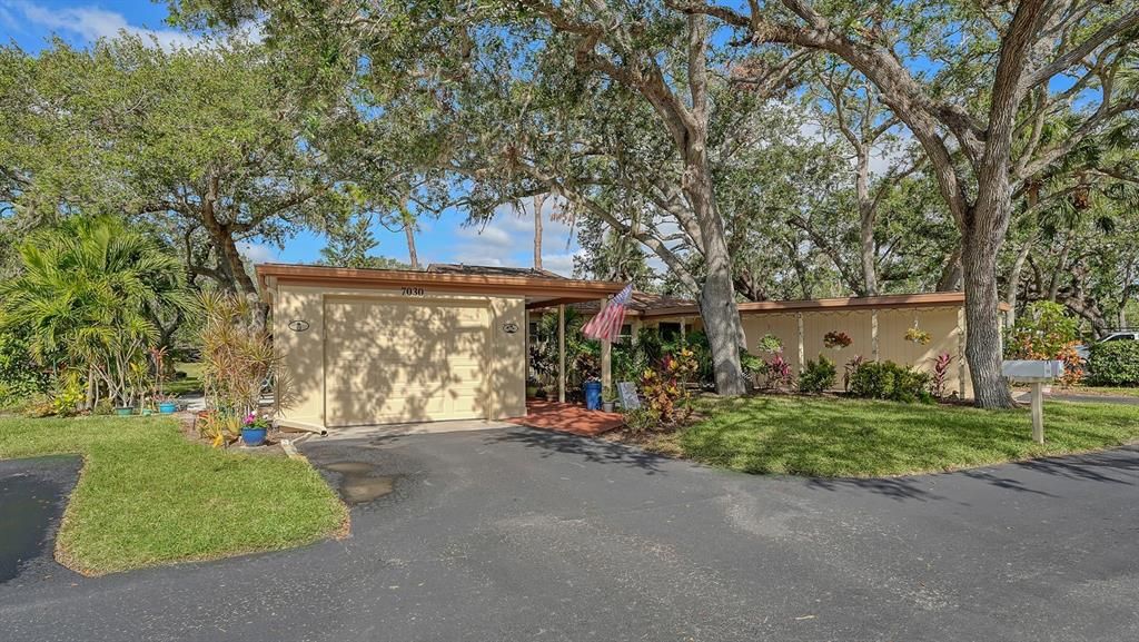 1 Car Garage & Driveway Space