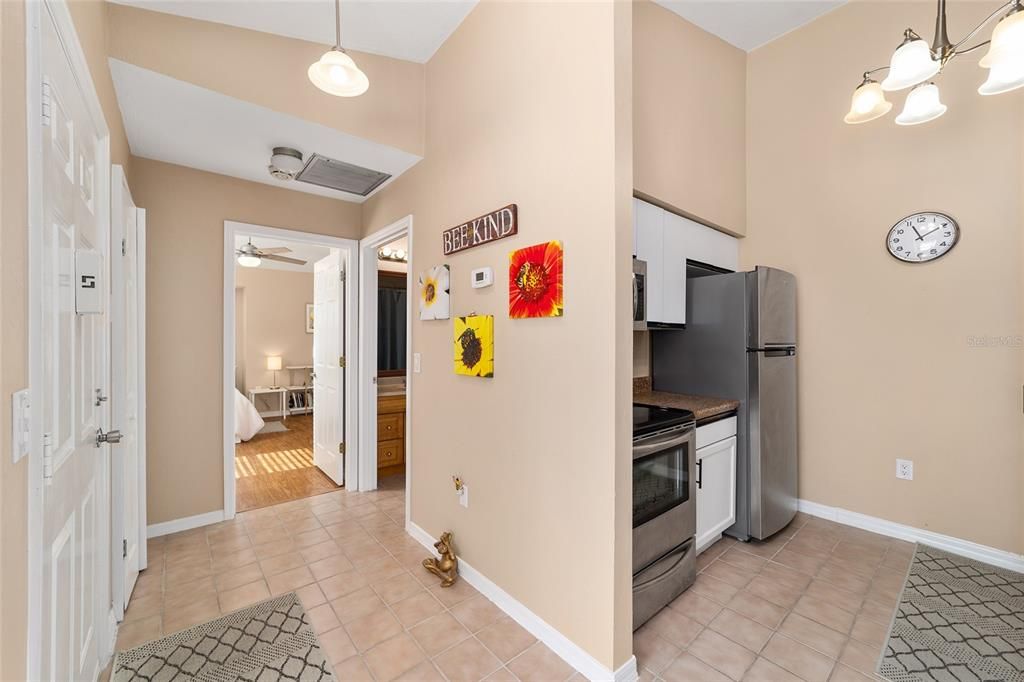 For Sale: $175,000 (1 beds, 1 baths, 721 Square Feet)