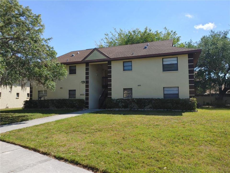 For Sale: $199,000 (2 beds, 2 baths, 977 Square Feet)