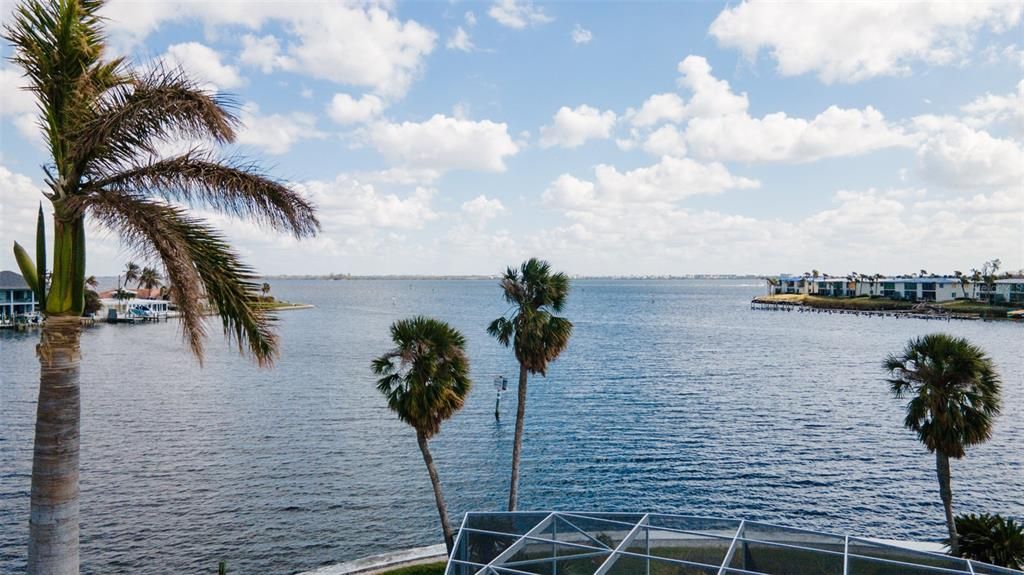 待售: $3,400,000 (0.54 acres)