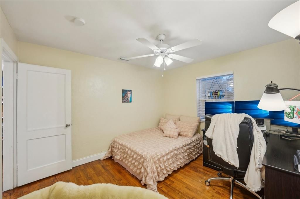 For Sale: $370,000 (2 beds, 1 baths, 836 Square Feet)