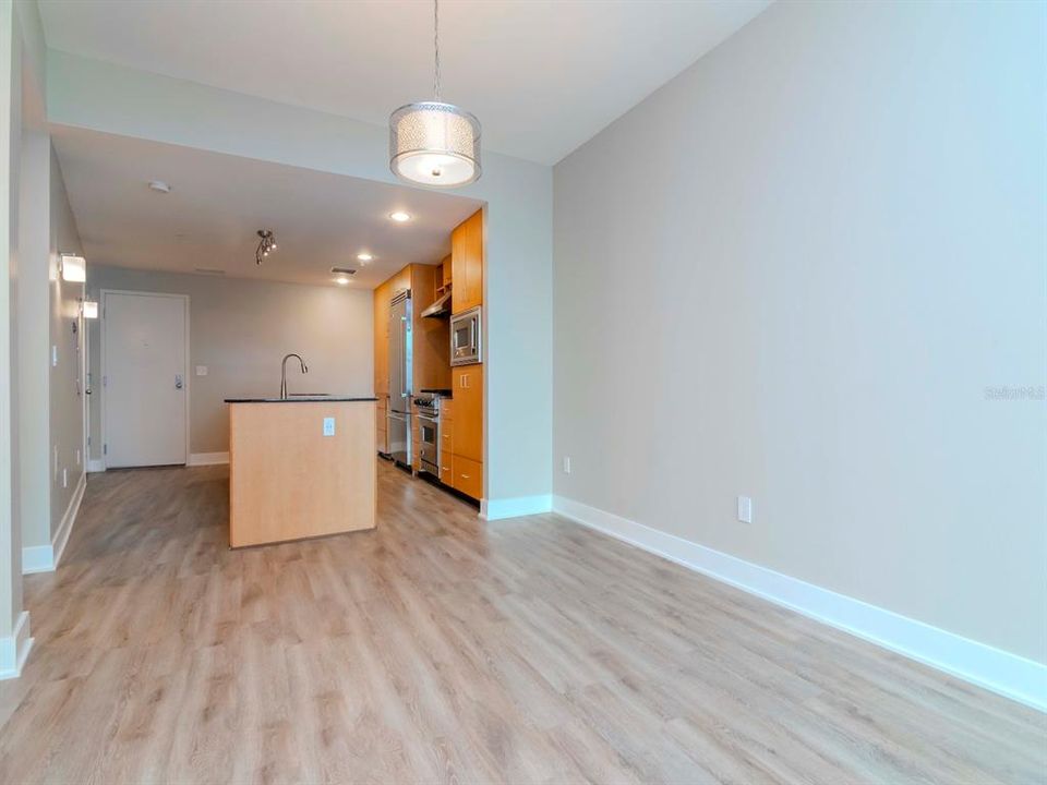 For Sale: $389,900 (1 beds, 1 baths, 840 Square Feet)