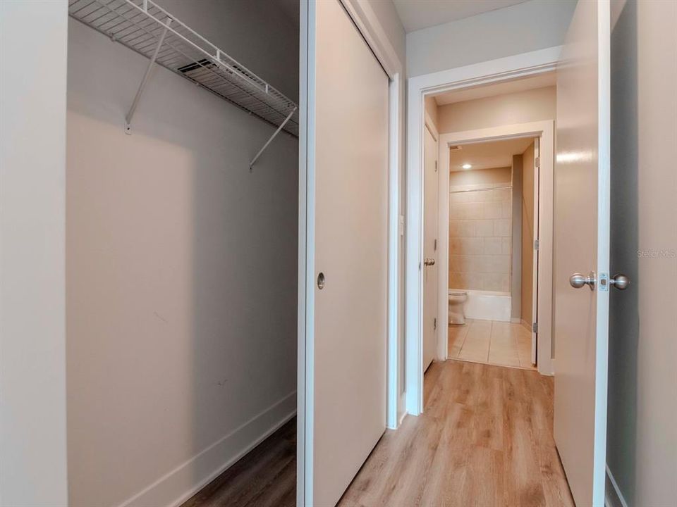 For Sale: $389,900 (1 beds, 1 baths, 840 Square Feet)