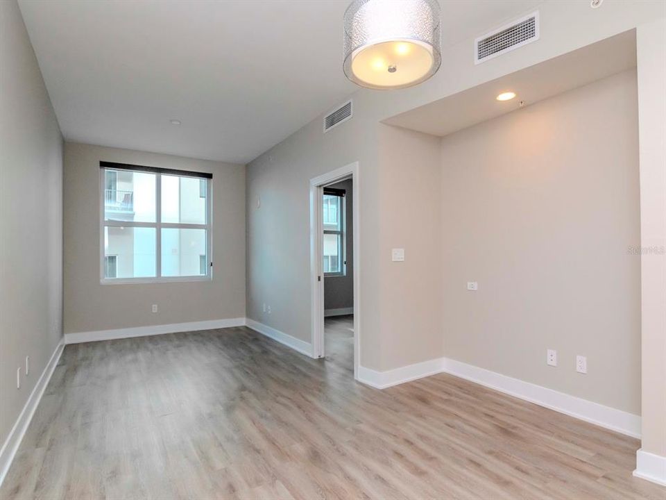 For Sale: $389,900 (1 beds, 1 baths, 840 Square Feet)