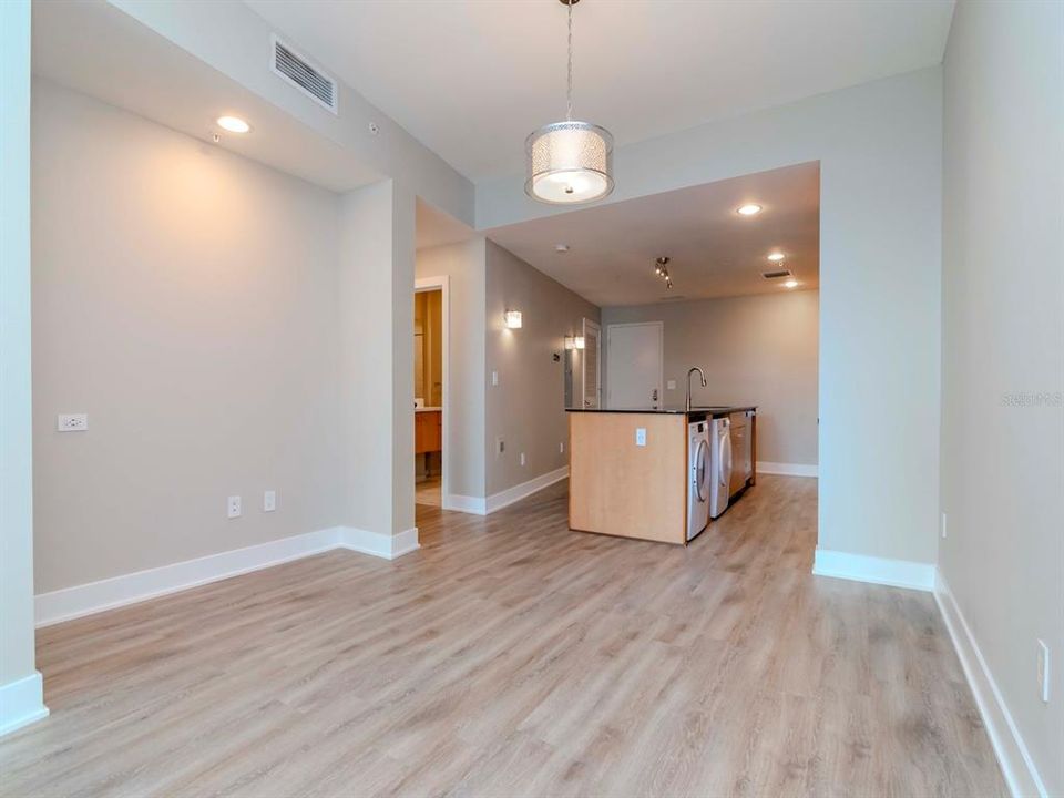 For Sale: $389,900 (1 beds, 1 baths, 840 Square Feet)