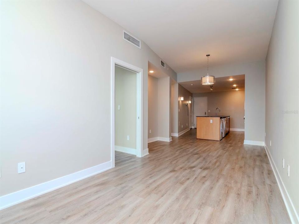 For Sale: $389,900 (1 beds, 1 baths, 840 Square Feet)