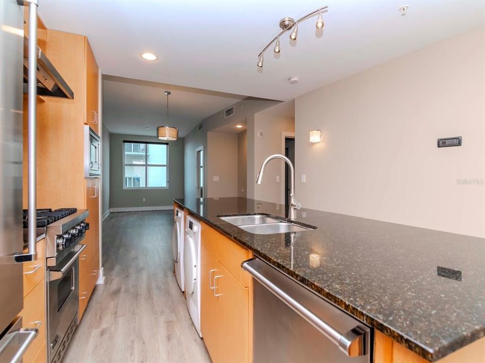 For Sale: $389,900 (1 beds, 1 baths, 840 Square Feet)