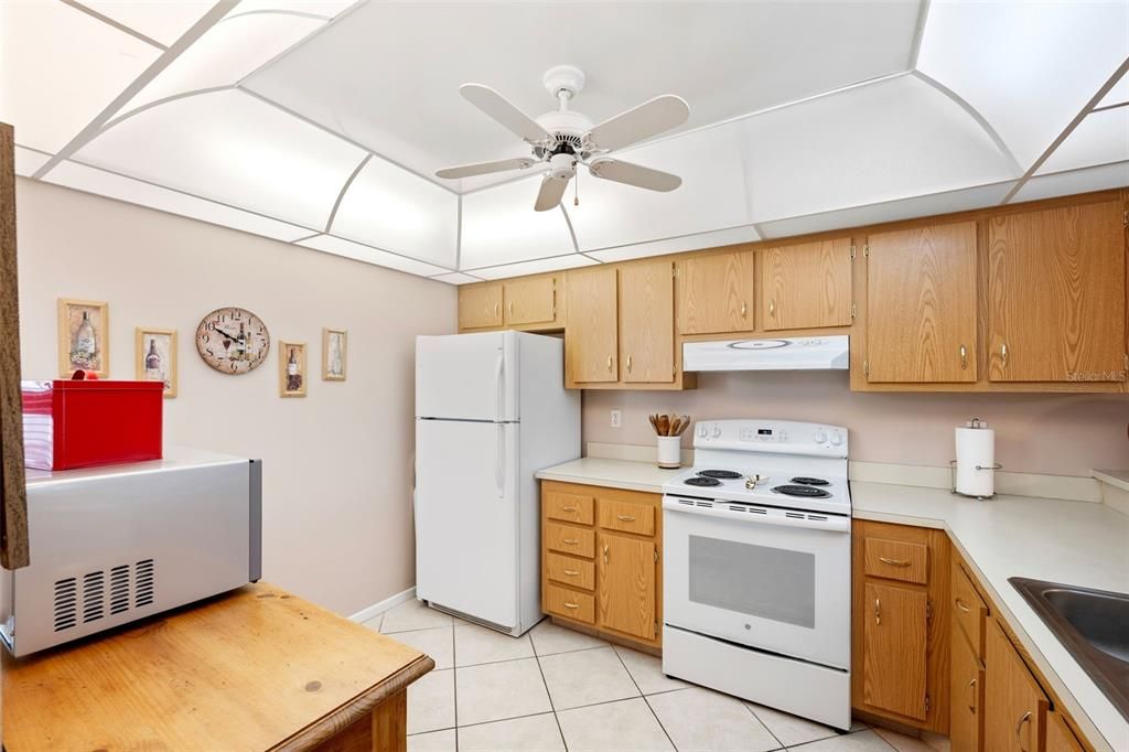 For Sale: $180,000 (2 beds, 2 baths, 970 Square Feet)