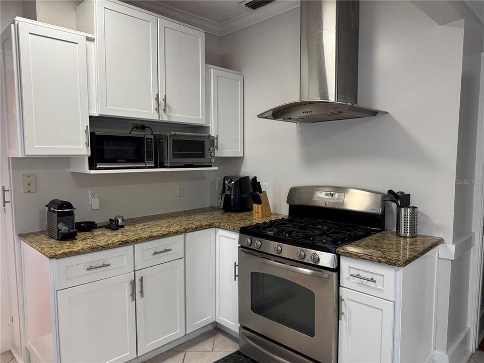 For Sale: $459,990 (2 beds, 2 baths, 1032 Square Feet)