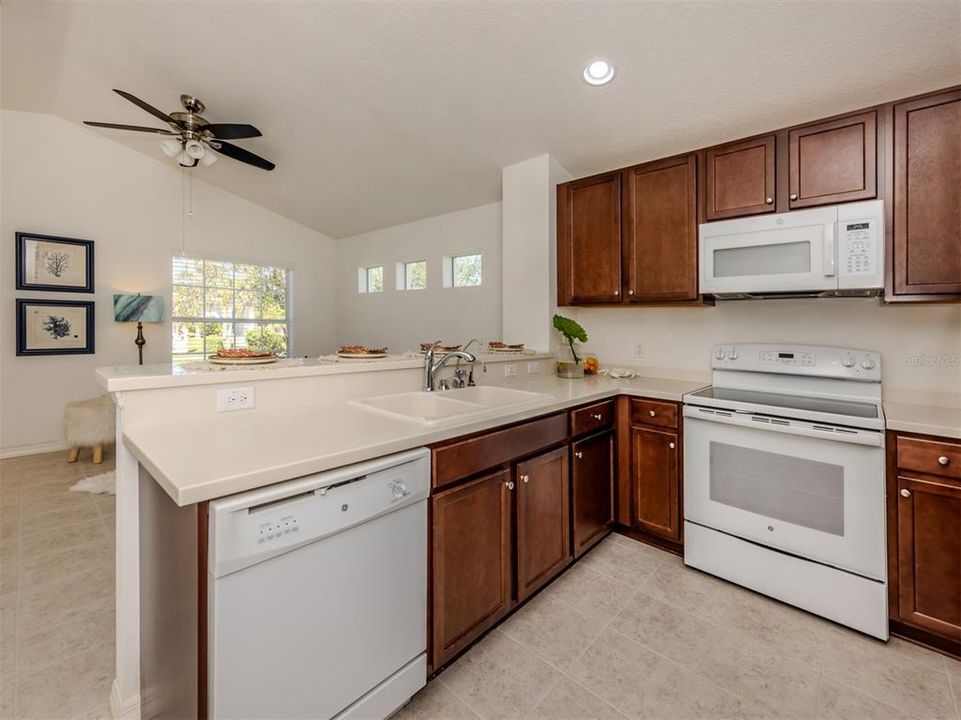 For Sale: $312,000 (2 beds, 2 baths, 1080 Square Feet)