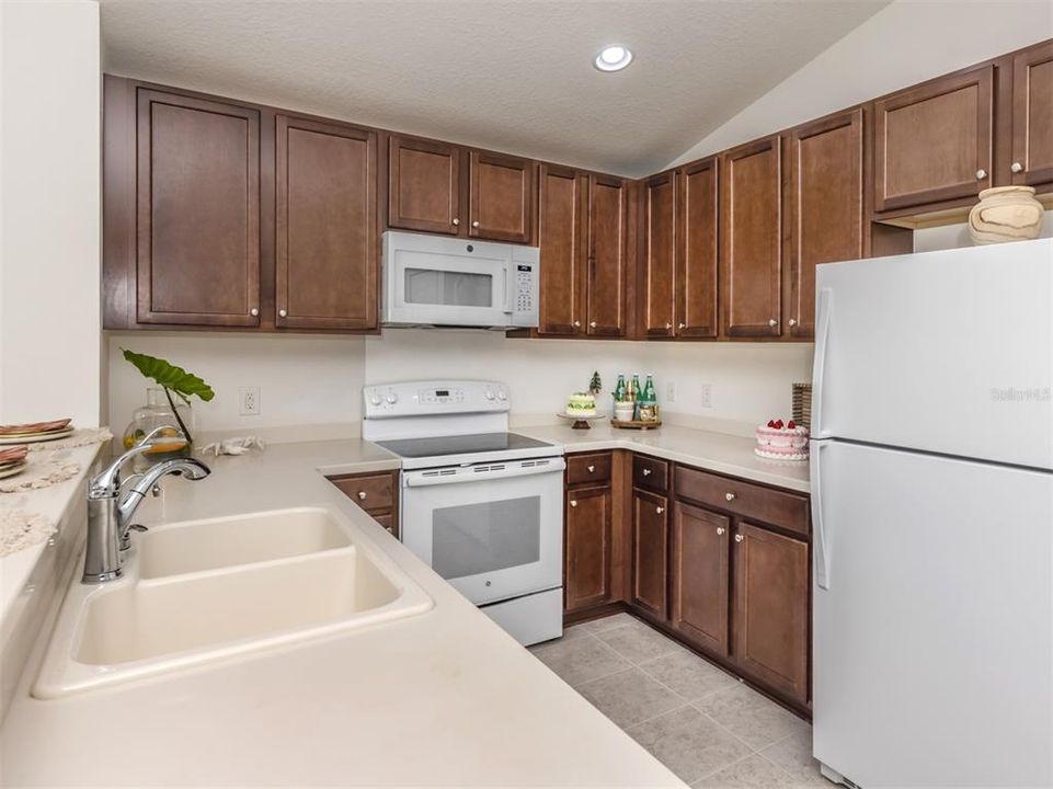 For Sale: $312,000 (2 beds, 2 baths, 1080 Square Feet)