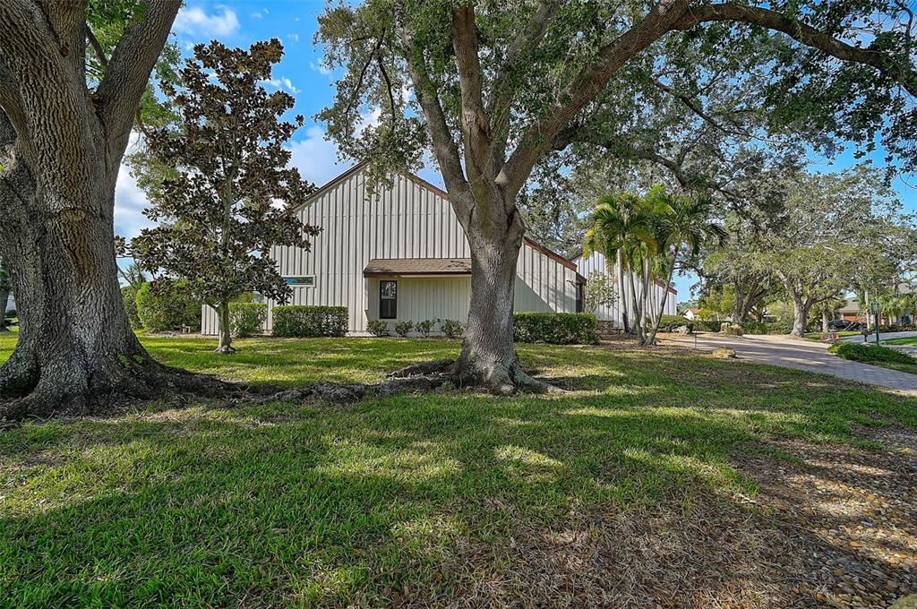 View of the left side of the home, lots of driveway parking