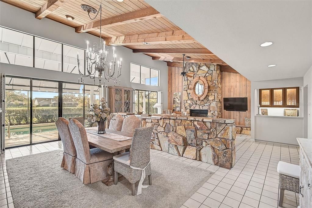 Stunning dining area, with pocket sliding doors to the pool area!